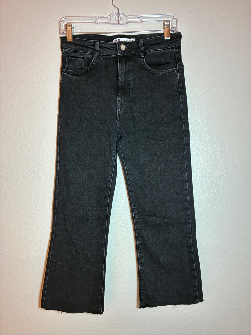 Zara Black Cropped Flare Jeans Women's Size 4 High Rise Raw Hem Kick Flare Y2K